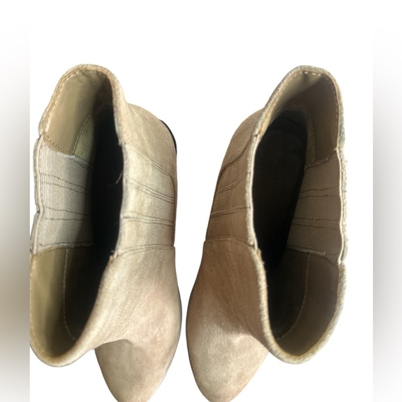 JOIE Cloee Tan Suede Wood Block Heel Chelsea Ankle Boots/Booties Size 39 US 8.5 - Picture 4 of 4